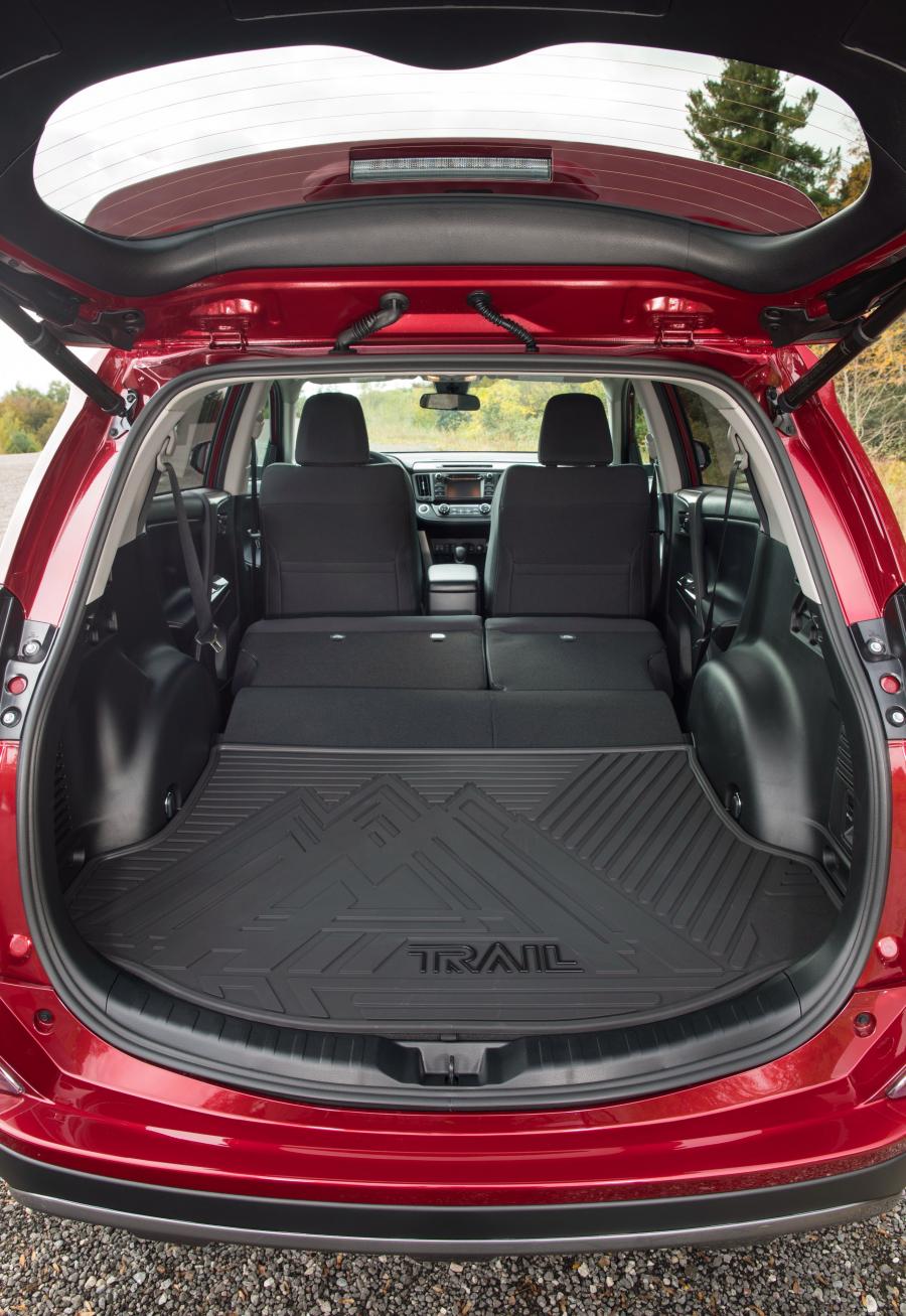 Багажник Toyota RAV4 Trail Edition 2017 года  (CA) (фото 8 из 27)
